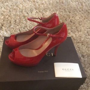 Gucci Maryjane platform pump, patent leather.